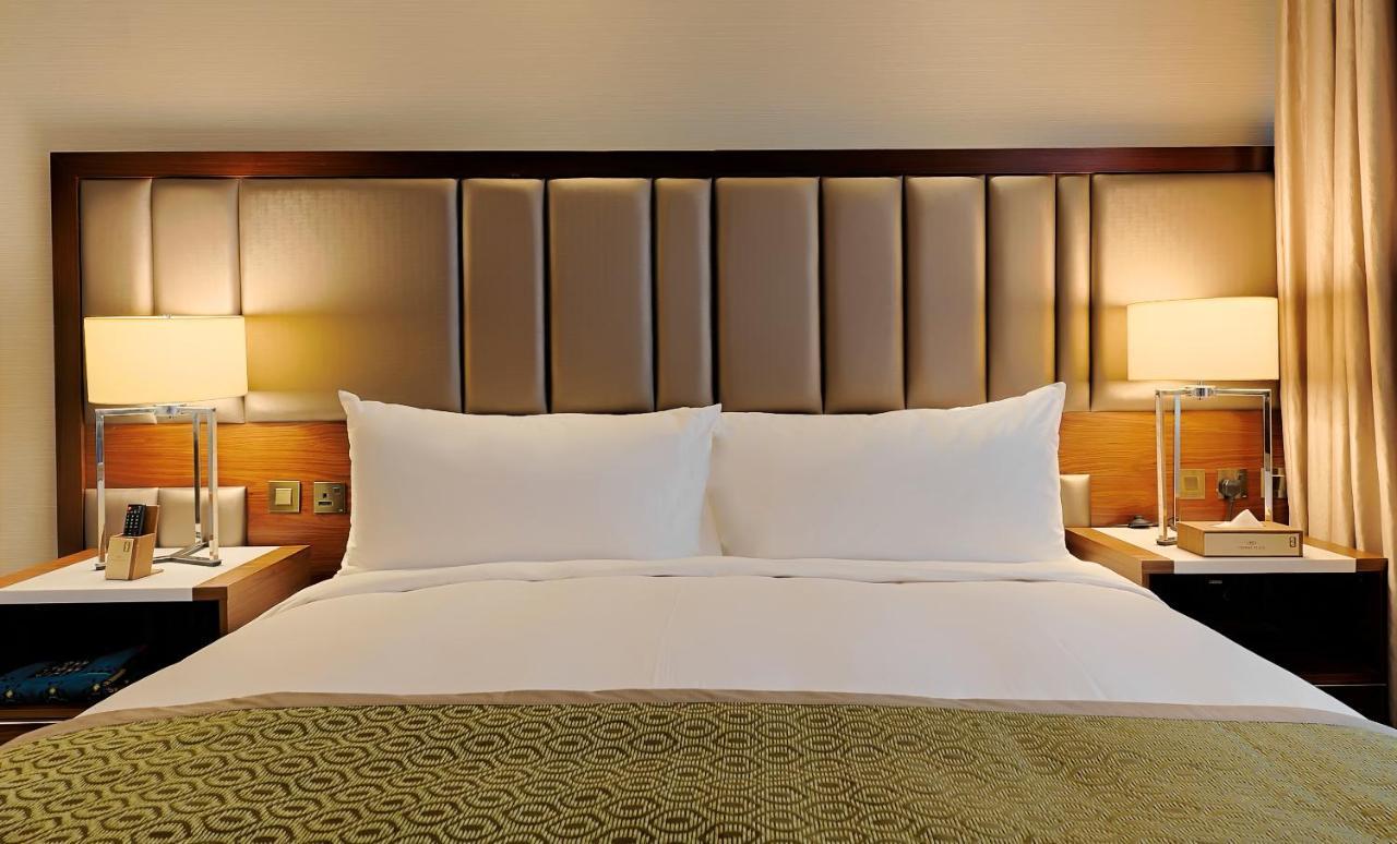 Holiday Suites Al Azizia Mecca Exterior photo A guest room at the hotel