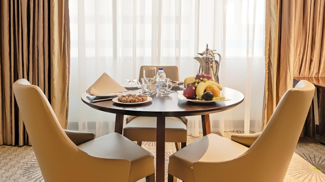 Holiday Suites Al Azizia Mecca Exterior photo Breakfast at the hotel