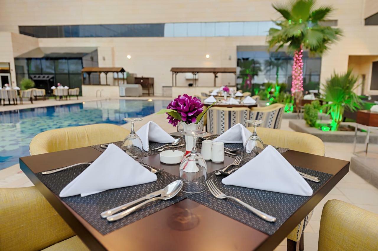 Holiday Suites Al Azizia Mecca Exterior photo The hotel's restaurant